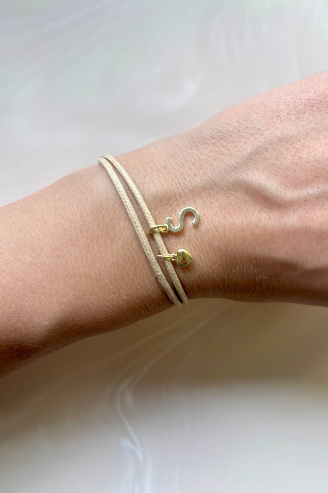 CHARMS COLLECTION I STOFFARMBAND mit Initial und Herz I 8K GOLD