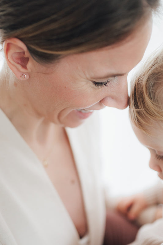 ROSE STUDS I OHRSTECKER HERZ mit 16 Zirkonia