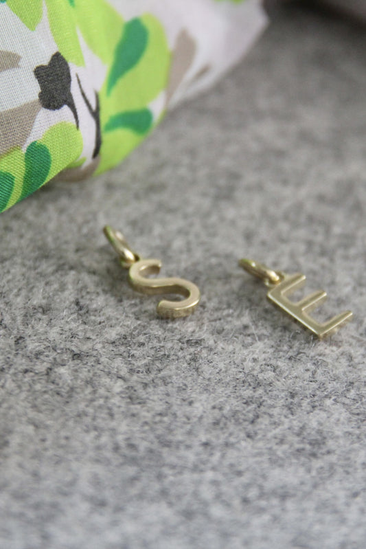 WRITE YOUR STORY I INITIAL ANHÄNGER I 8K GOLD