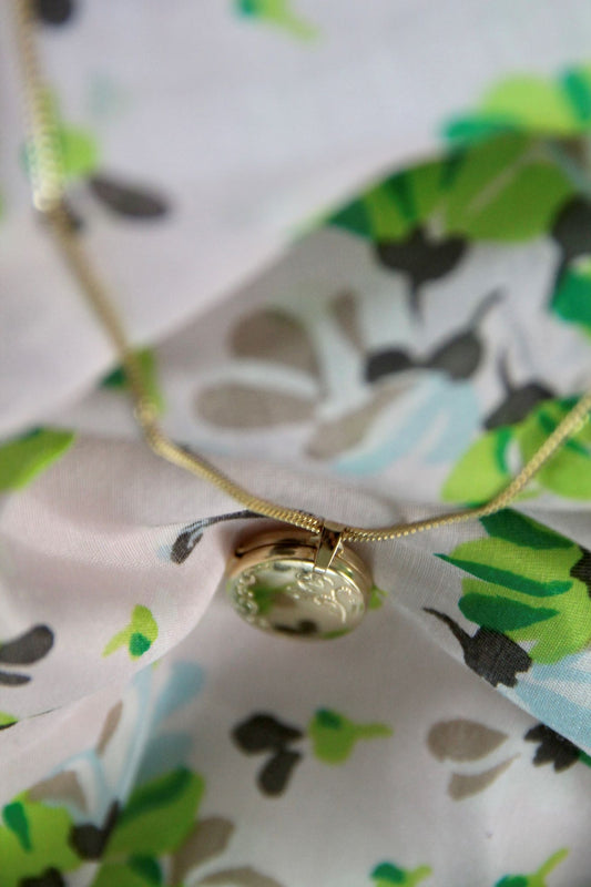 PHOTOGRAPH I KETTE 8K GOLD Lang, filigran mit einem Medaillon in 25 mm