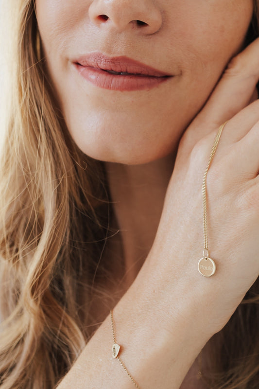 KIND I KETTE 8K GOLD Kurz, filigran mit kleinem Plättchen in 10 mm