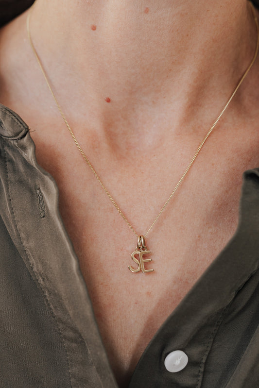 WRITE YOUR STORY 2 I INITIAL KETTE 8K GOLD Mittellang, filigran mit zwei Initialen in 10 mm