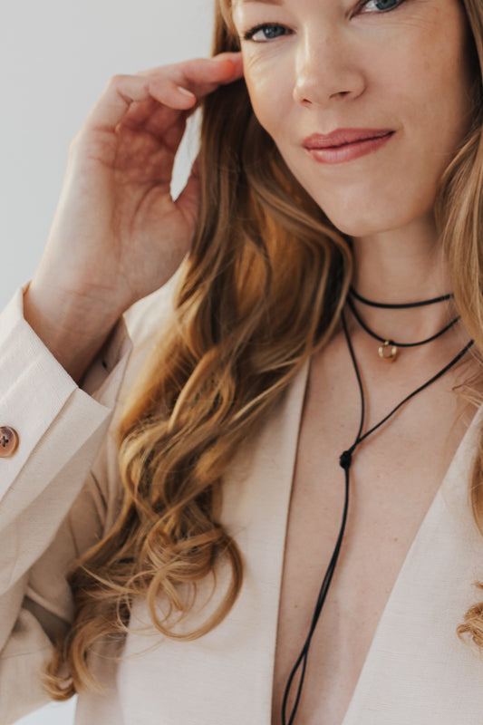 STITCHED LEATHER I Verstellbares Halsband mit Bubble Herz als Anhänger