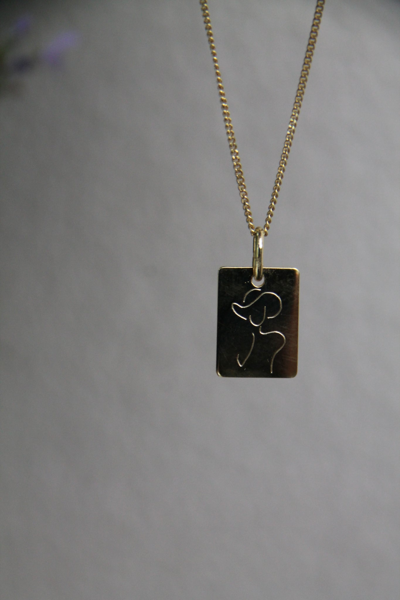HONOUR I KETTE 8K GOLD Mittellang mit rechteckigem Anhänger
