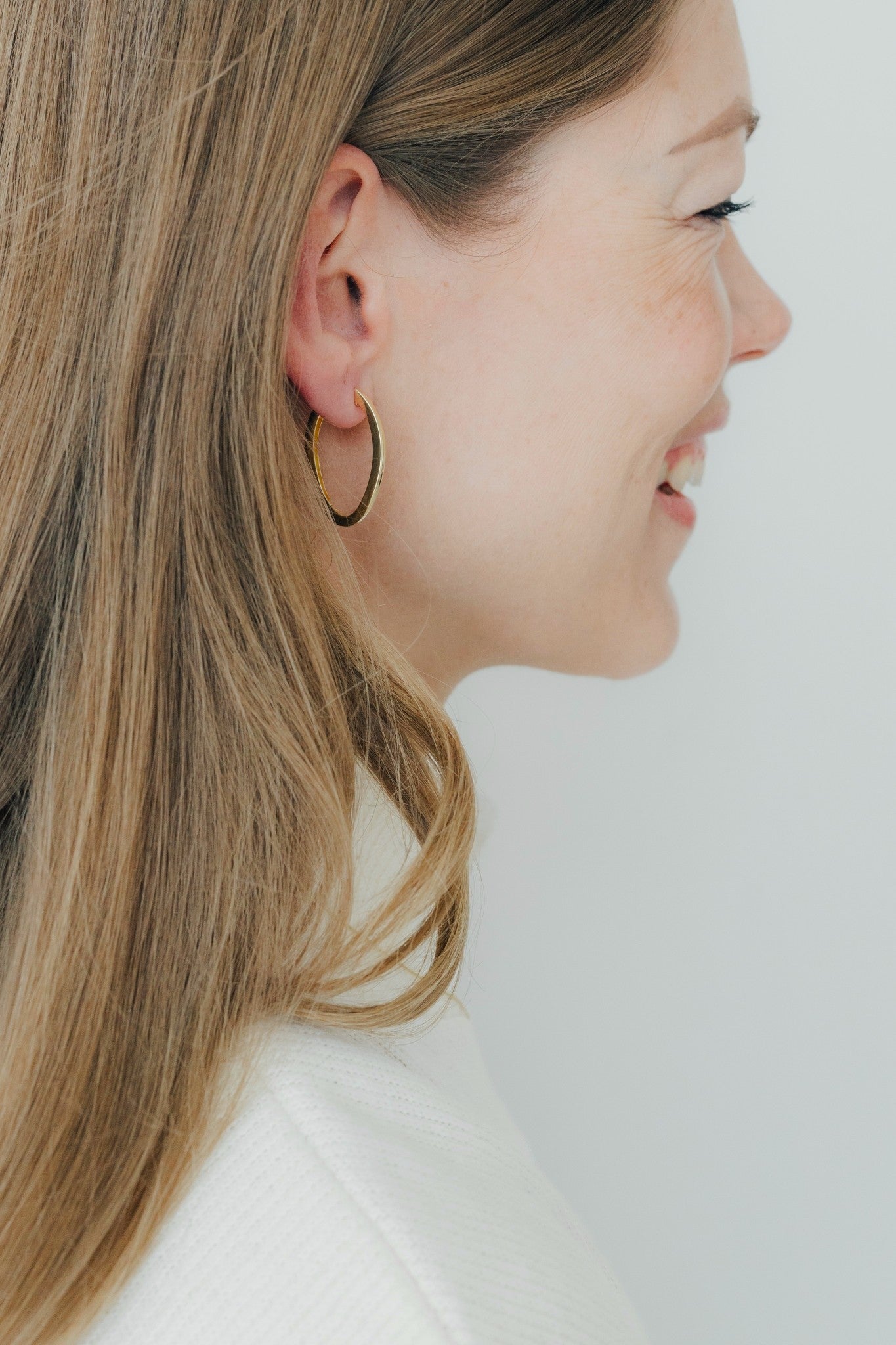THIN TWISTED HOOP I CREOLE gedreht