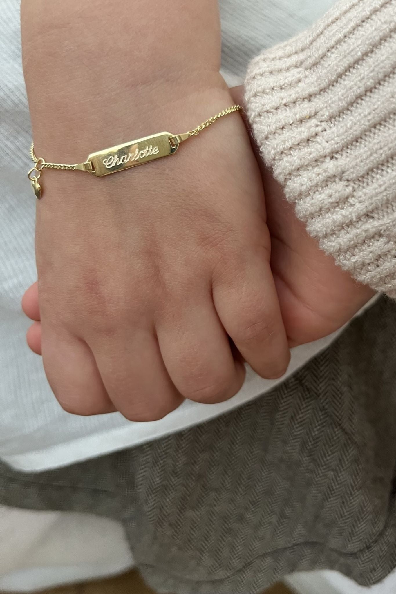 CHARLOTTE I KINDERARMBAND 8K GOLD mit Herzanhänger und Gravur