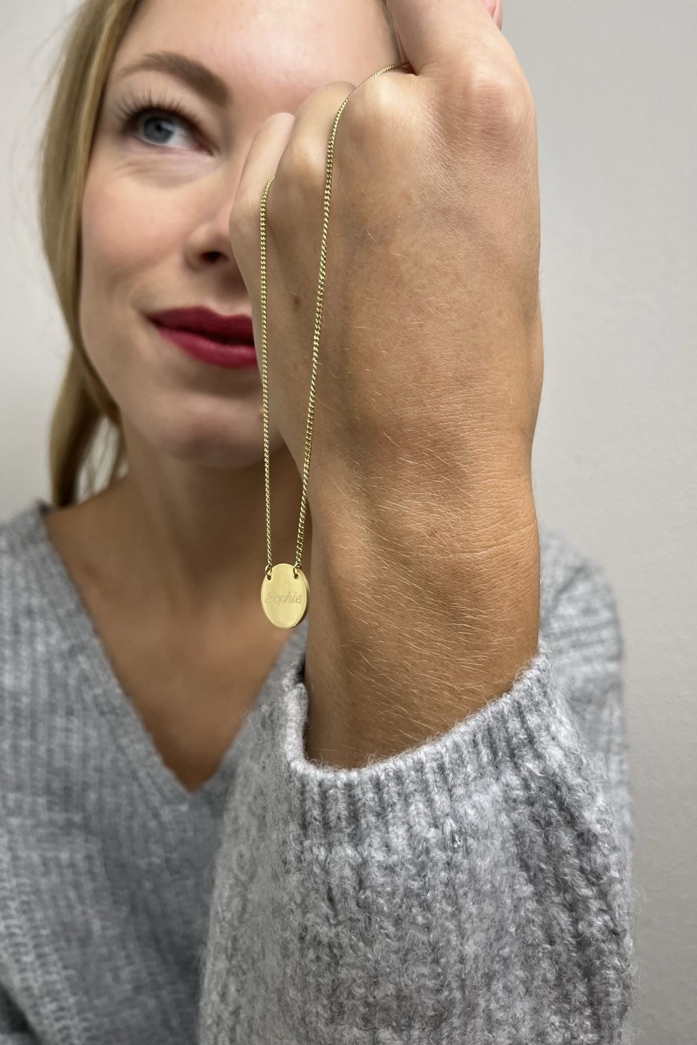 EMBRACE I KETTE 8K GOLD Lang, filigran mit eingefasstem Plättchen in 14 mm