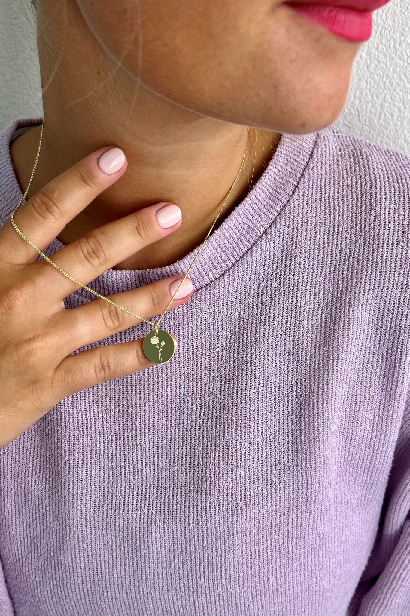 blooming GRACE I KETTE 8K GOLD MIT GEBURTSBLUME Lang, filigran mit großem Plättchen in 16 mm