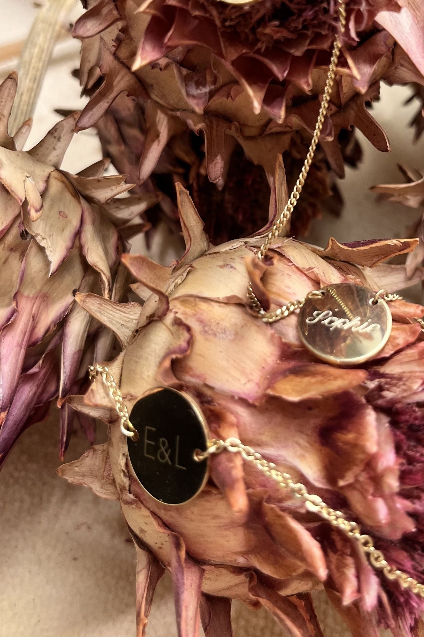 EMBRACE I KETTE 8K GOLD Lang, filigran mit eingefasstem Plättchen in 14 mm