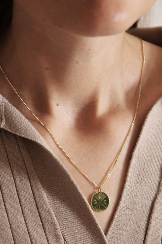 GRACE I KETTE 8K GOLD Lang, filigran mit großem Plättchen in 16 mm