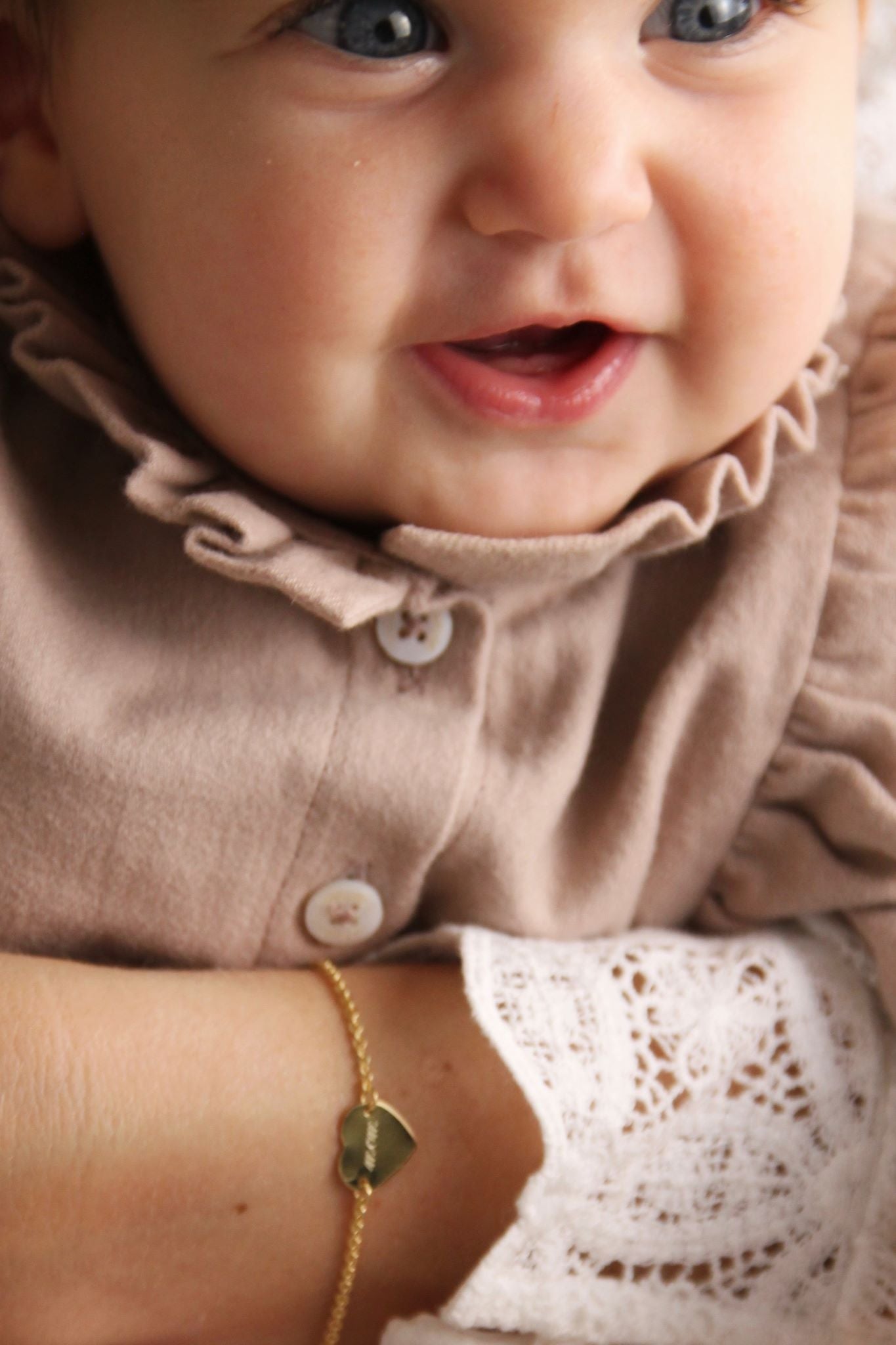 HEART I ARMBAND 8K GOLD Eingefasstes Herz in 12 mm