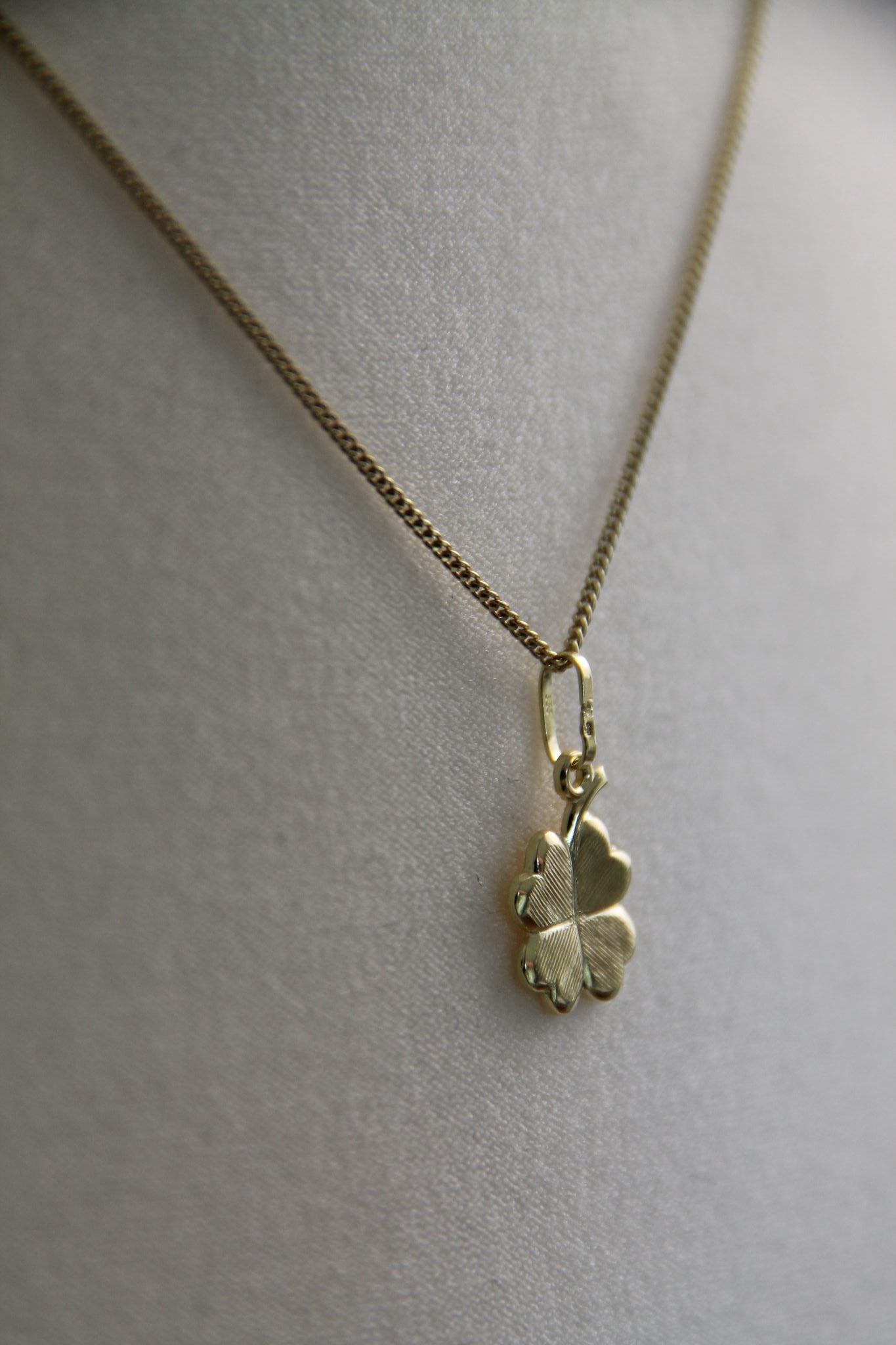 HOPE I KETTE 8K GOLD Mittellang, filigran mit Kleeblatt