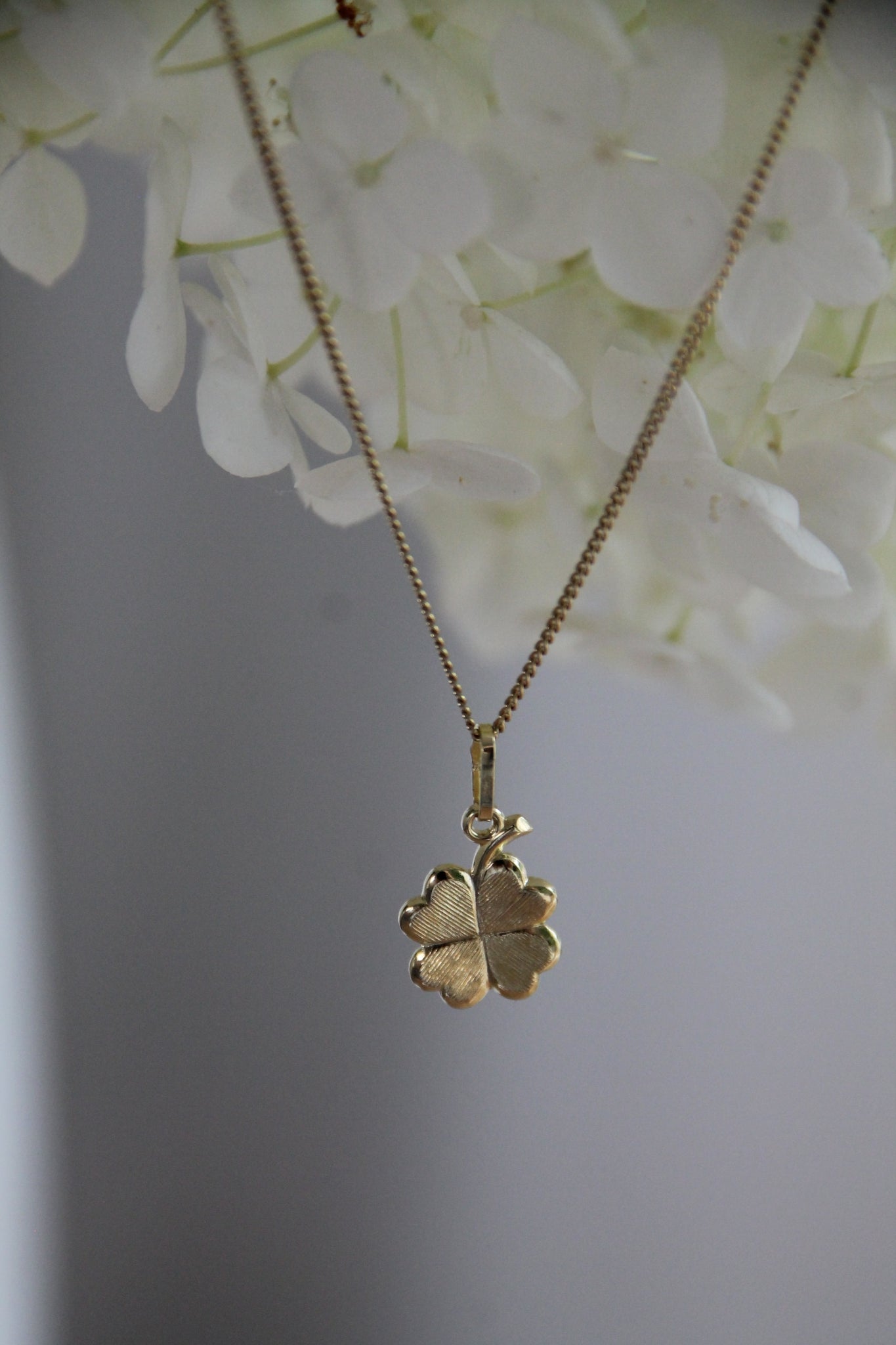 HOPE I KETTE 8K GOLD Mittellang, filigran mit Kleeblatt