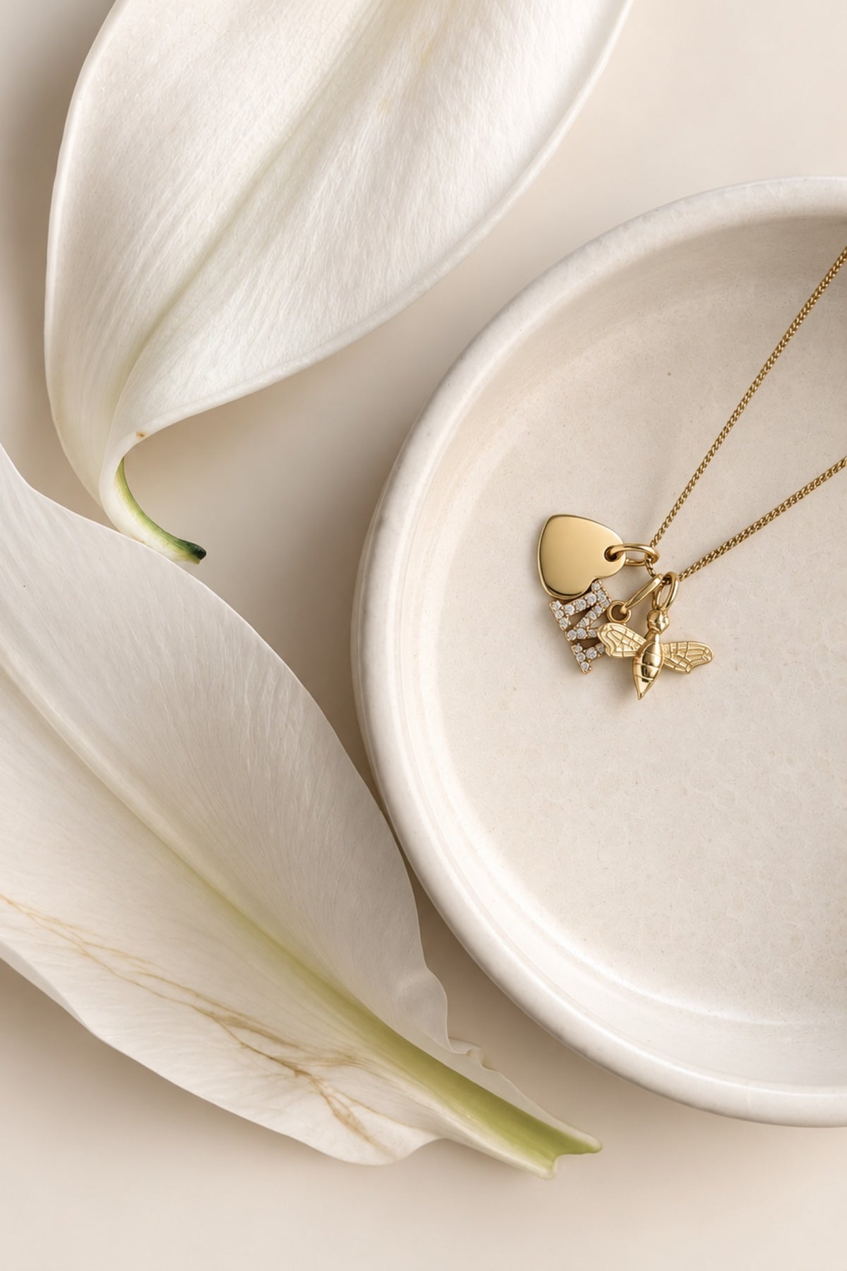 TOGETHER I KETTE Mittellang mit Biene als Anhänger I VERGOLDET - 8K GOLD