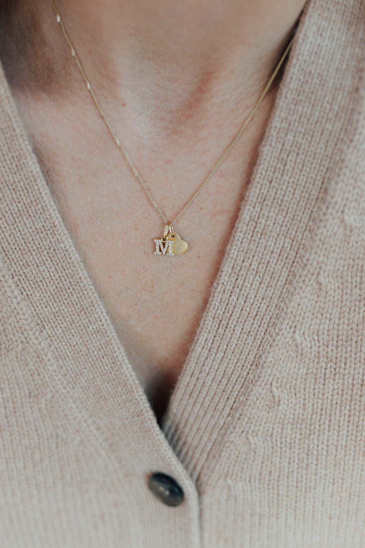 WRITE YOUR STORY I KETTE Mittellang mit Initial Anhänger Zirkonia I VERGOLDET - 8K GOLD
