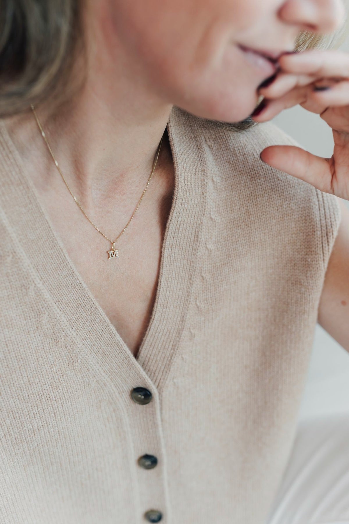 WRITE YOUR STORY I KETTE Mittellang mit Initial Anhänger Zirkonia I VERGOLDET - 8K GOLD