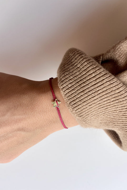 MYSTAR I LIMITED XMAS EDITION Weinrotes Stoffarmband mit Stern als Anhänger I 8K GOLD