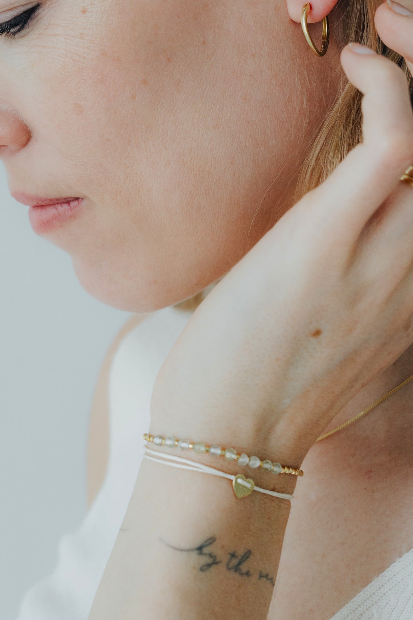 PURE LIGHT I Weiß-grünliches Edelstein Armband