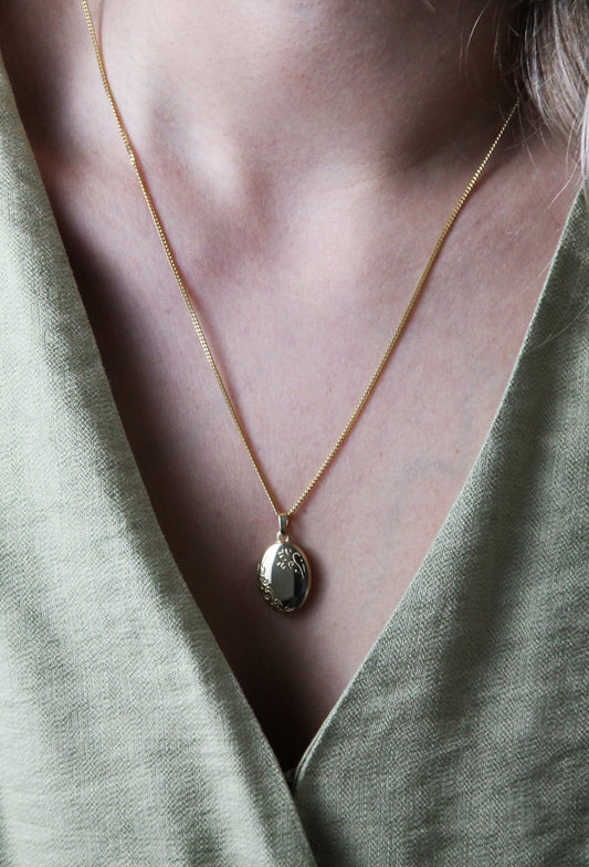 PHOTOGRAPH I KETTE 8K GOLD Lang, filigran mit einem Medaillon in 25 mm