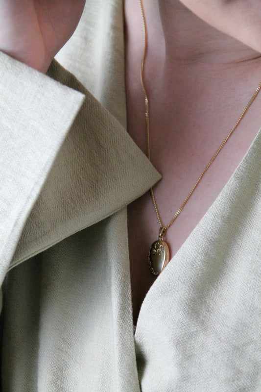PHOTOGRAPH I KETTE 8K GOLD Lang, filigran mit einem Medaillon in 25 mm