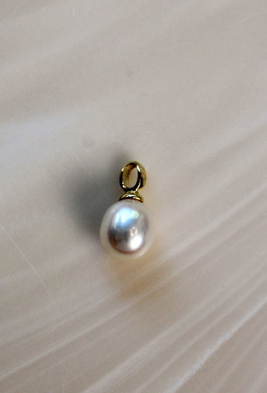 SMALL PEARL I Kleine Süsswasser-Zuchtperle als Anhänger