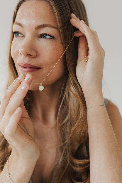 KIND I KETTE 8K GOLD Kurz, filigran mit kleinem Plättchen in 10 mm