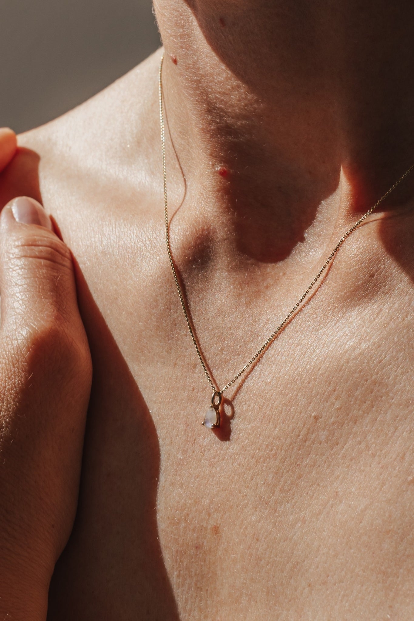 BIRTHSTONE I KETTE 8K GOLD Mittellang, sehr fein mit Geburtsstein als Anhänger