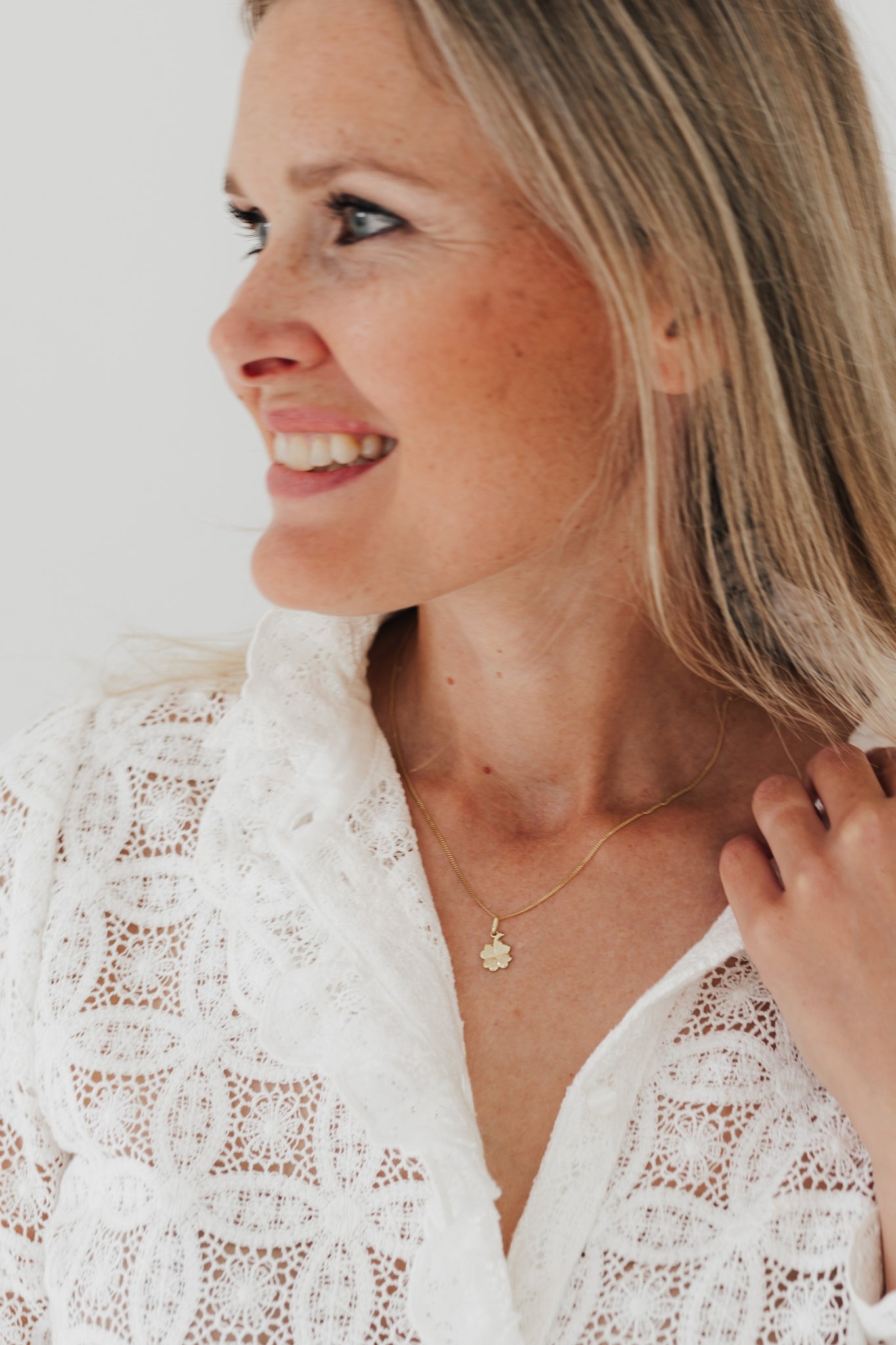 HOPE I KETTE 8K GOLD Mittellang, filigran mit Kleeblatt