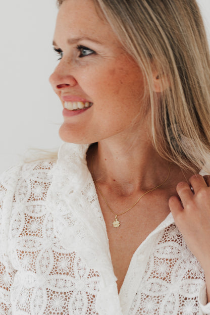 HOPE I KETTE 8K GOLD Mittellang, filigran mit Kleeblatt