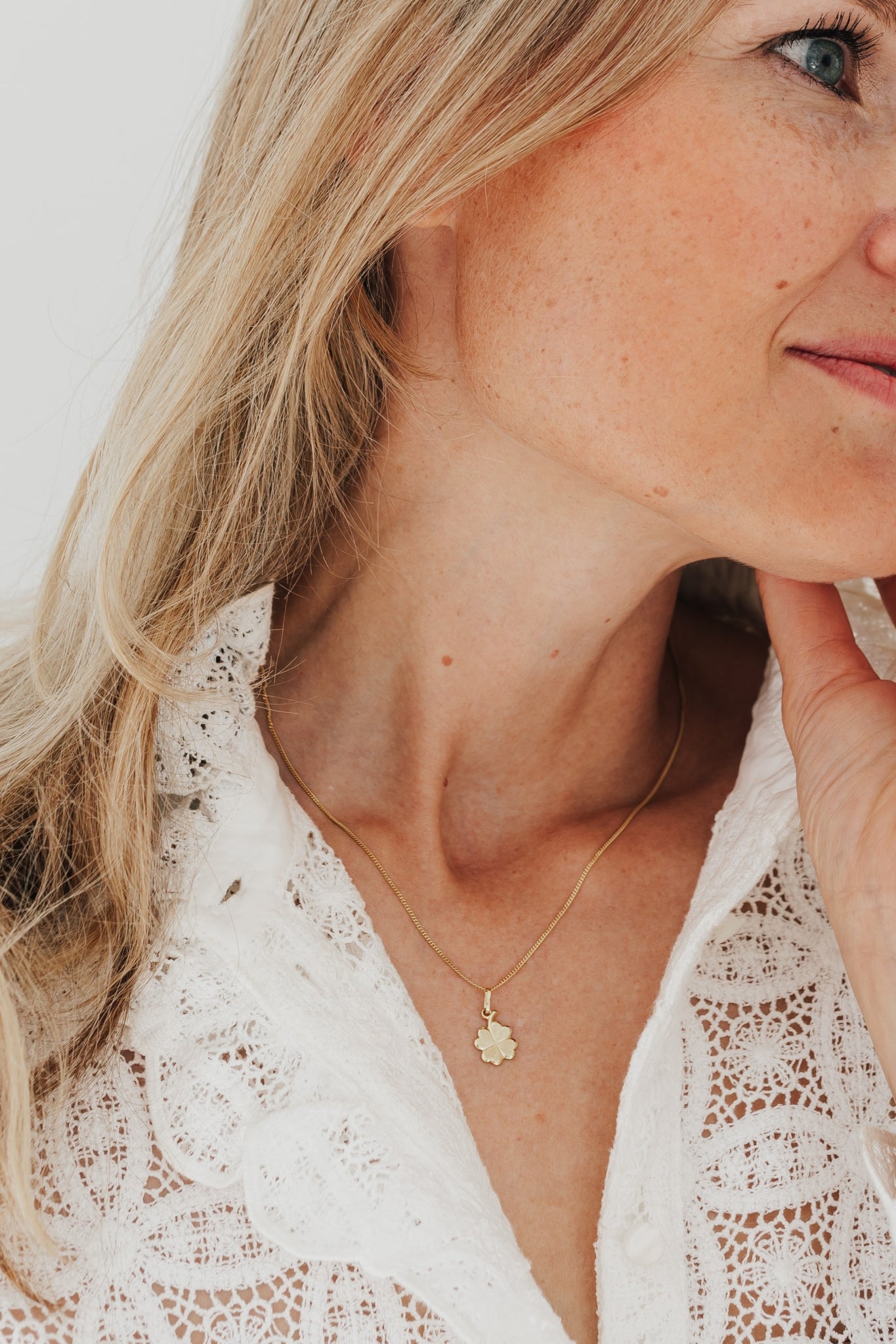 HOPE I KETTE 8K GOLD Mittellang, filigran mit Kleeblatt