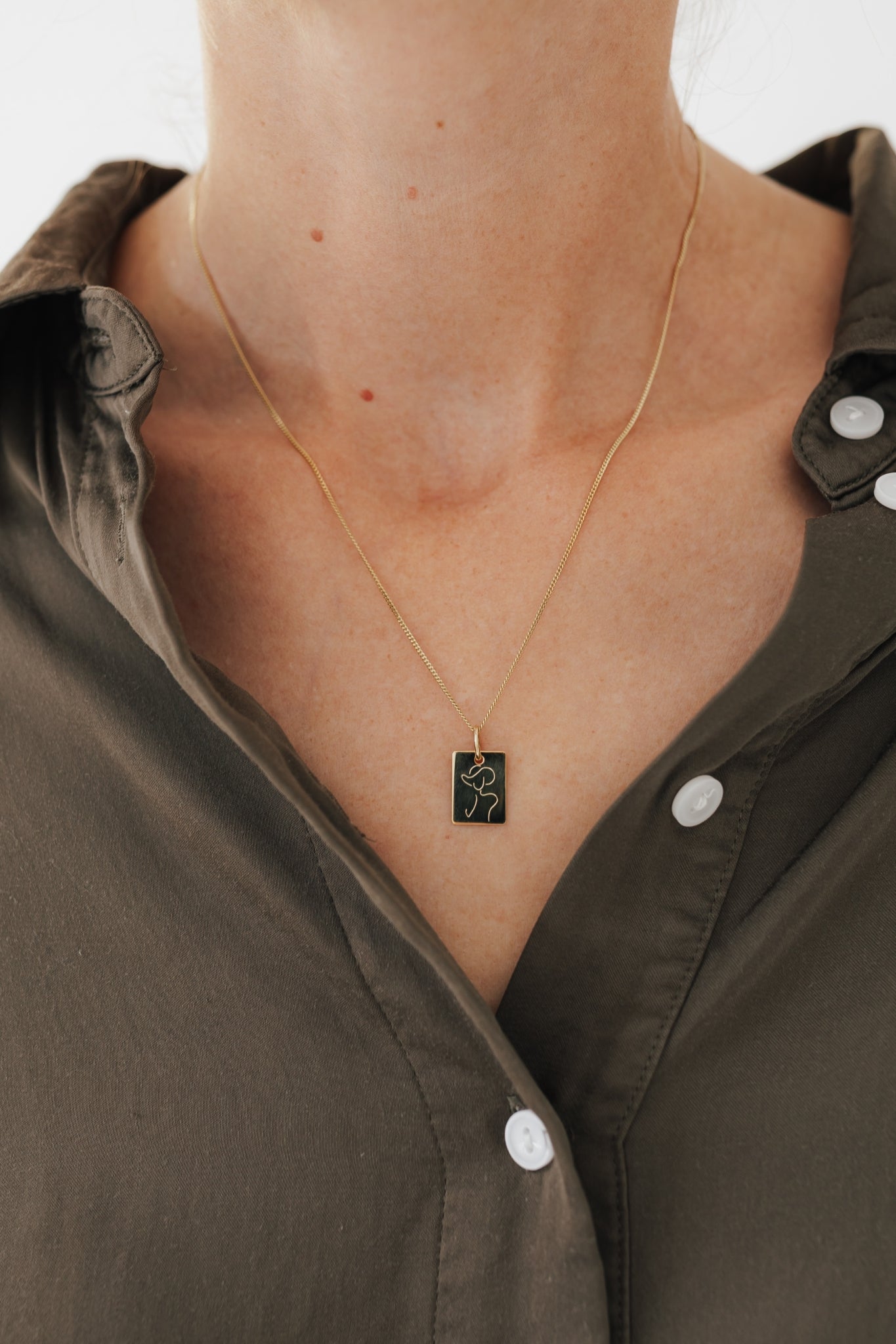 HONOUR I KETTE 8K GOLD Mittellang mit rechteckigem Anhänger