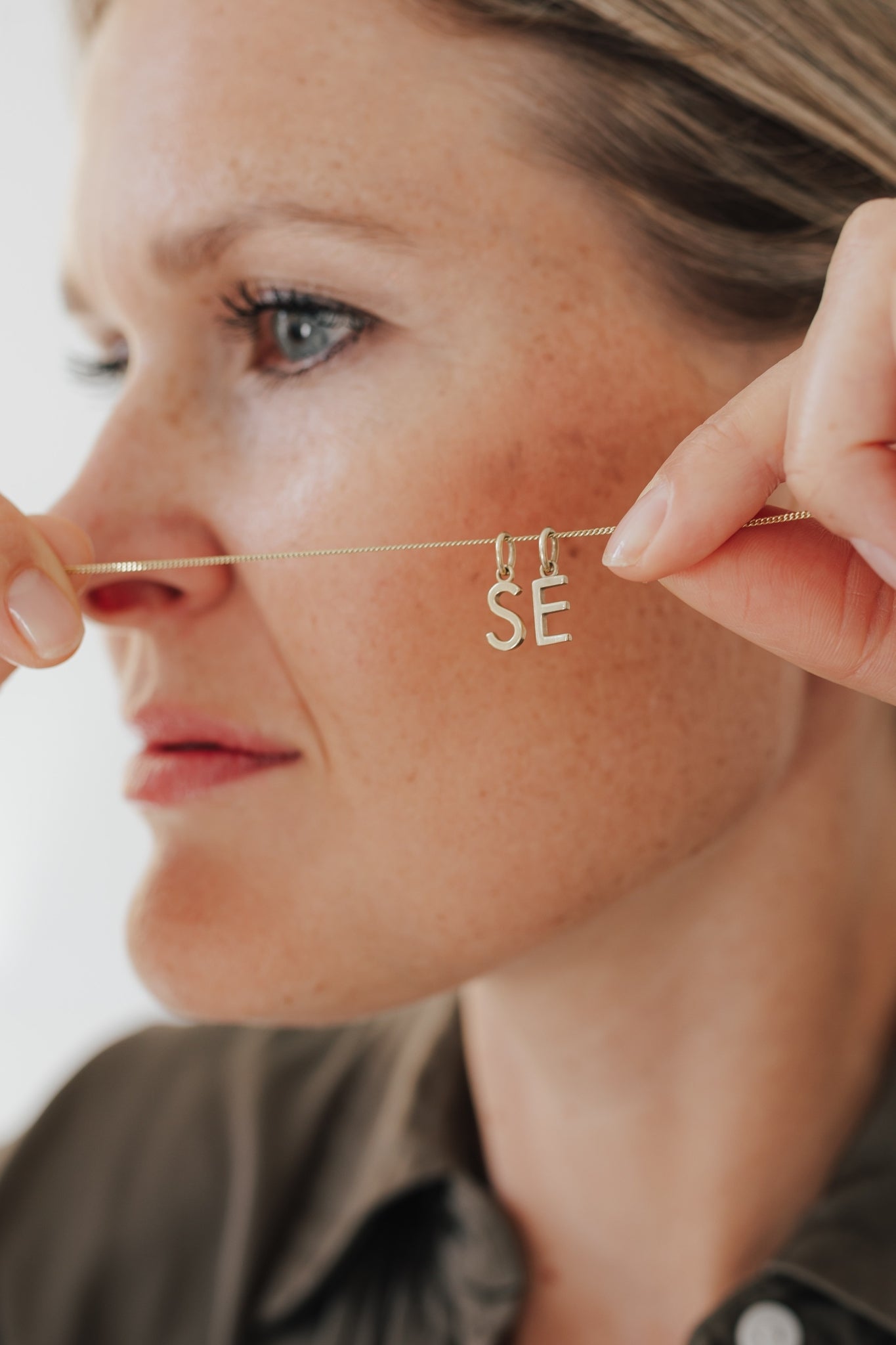 WRITE YOUR STORY 2 I INITIAL KETTE 8K GOLD Mittellang, filigran mit zwei Initialen in 10 mm