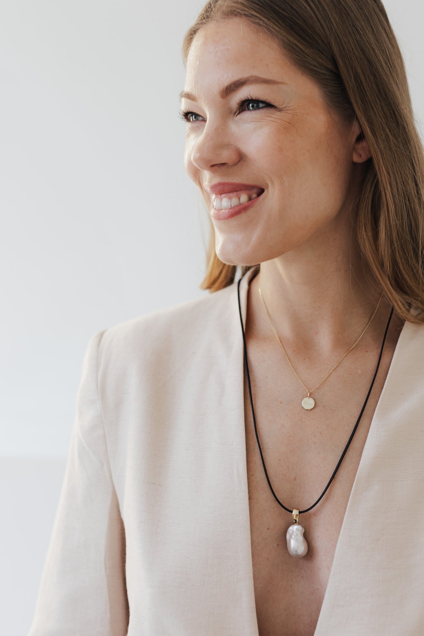 STITCHED LEATHER I Verstellbares Halsband mit Süsswasserperle als Anhänger