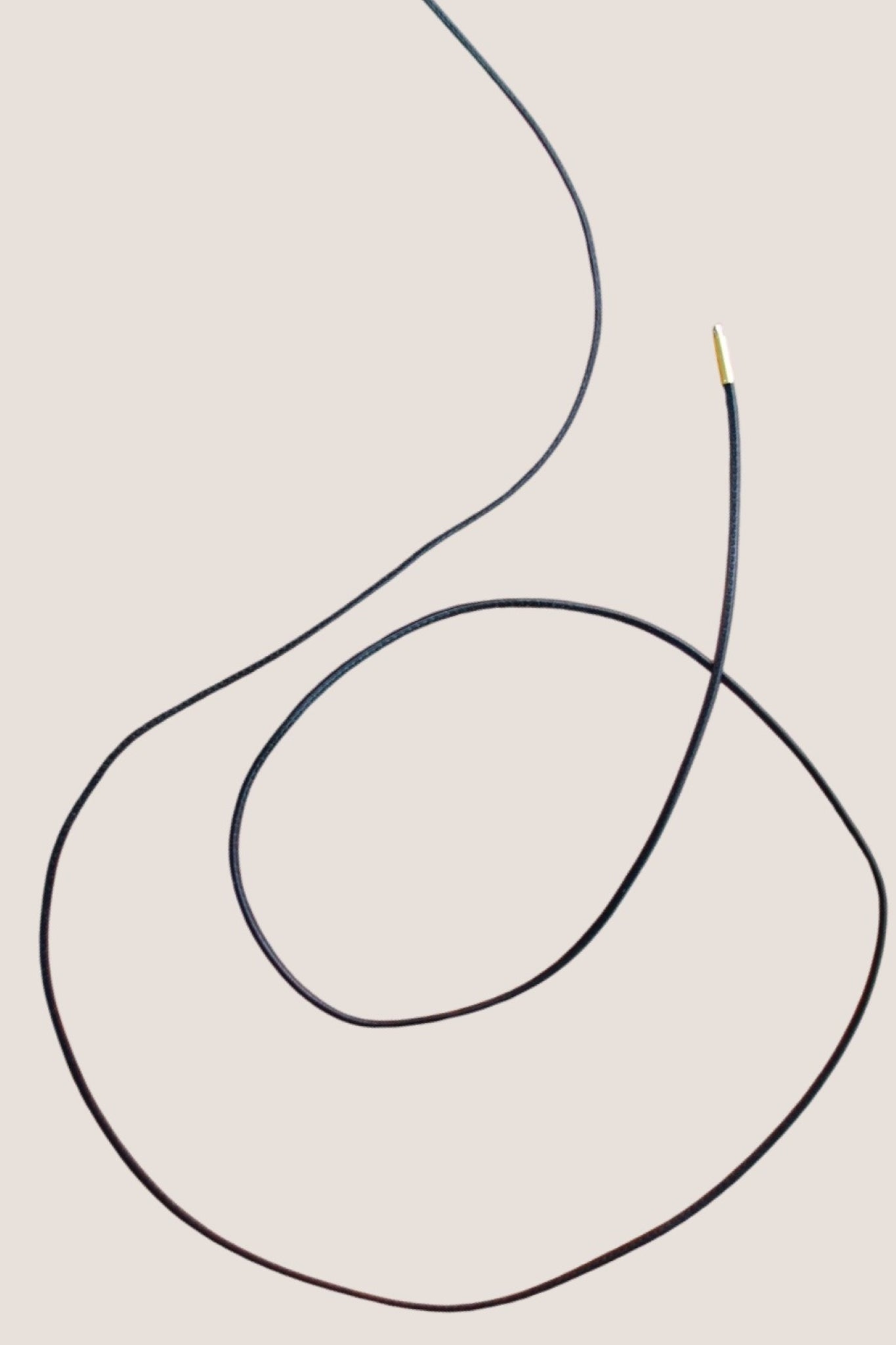 STITCHED LEATHER I Verstellbares Halsband mit 14 mm Gravurplättchen als Anhänger