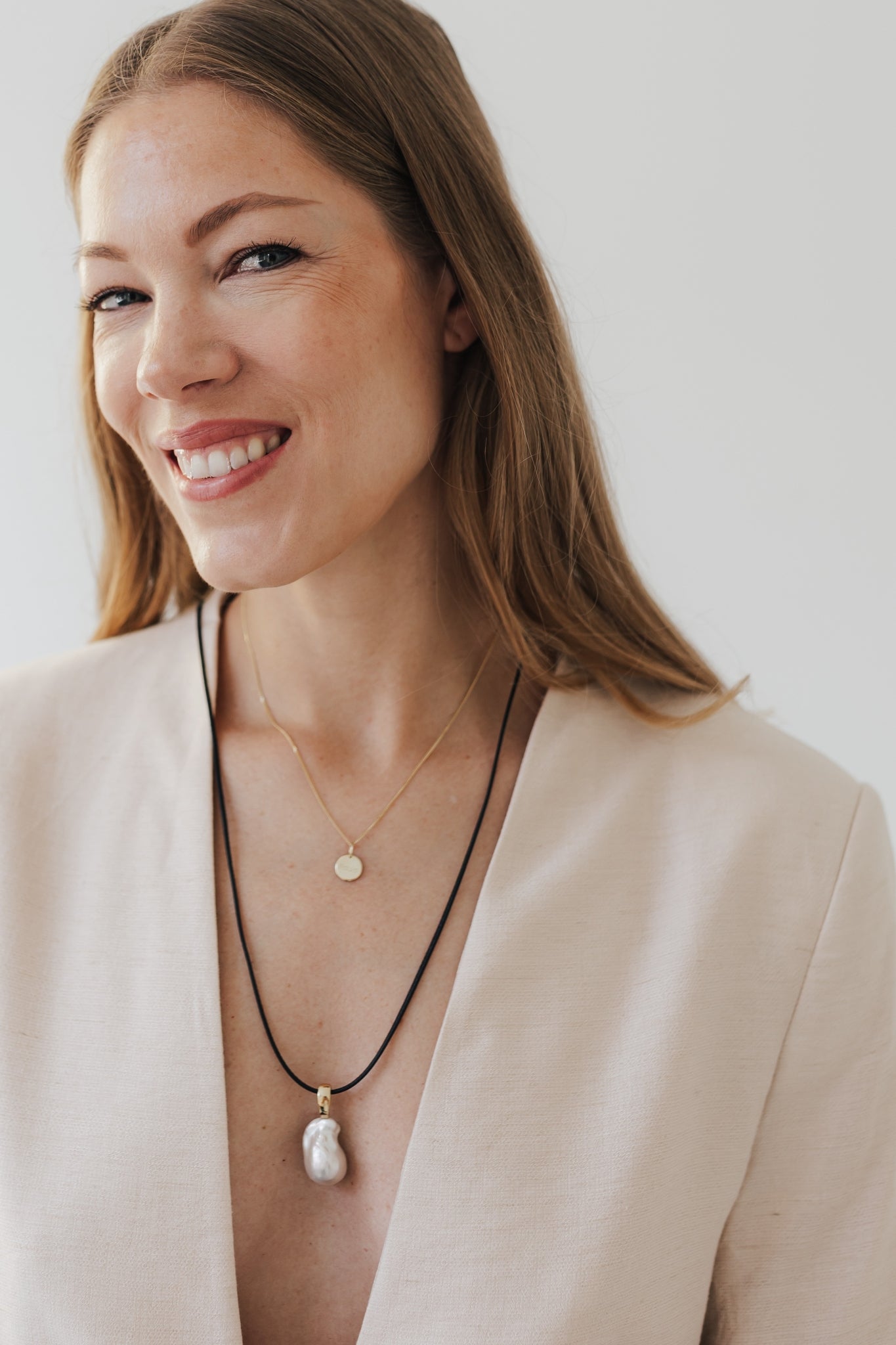 STITCHED LEATHER I Verstellbares Halsband mit Süsswasserperle als Anhänger