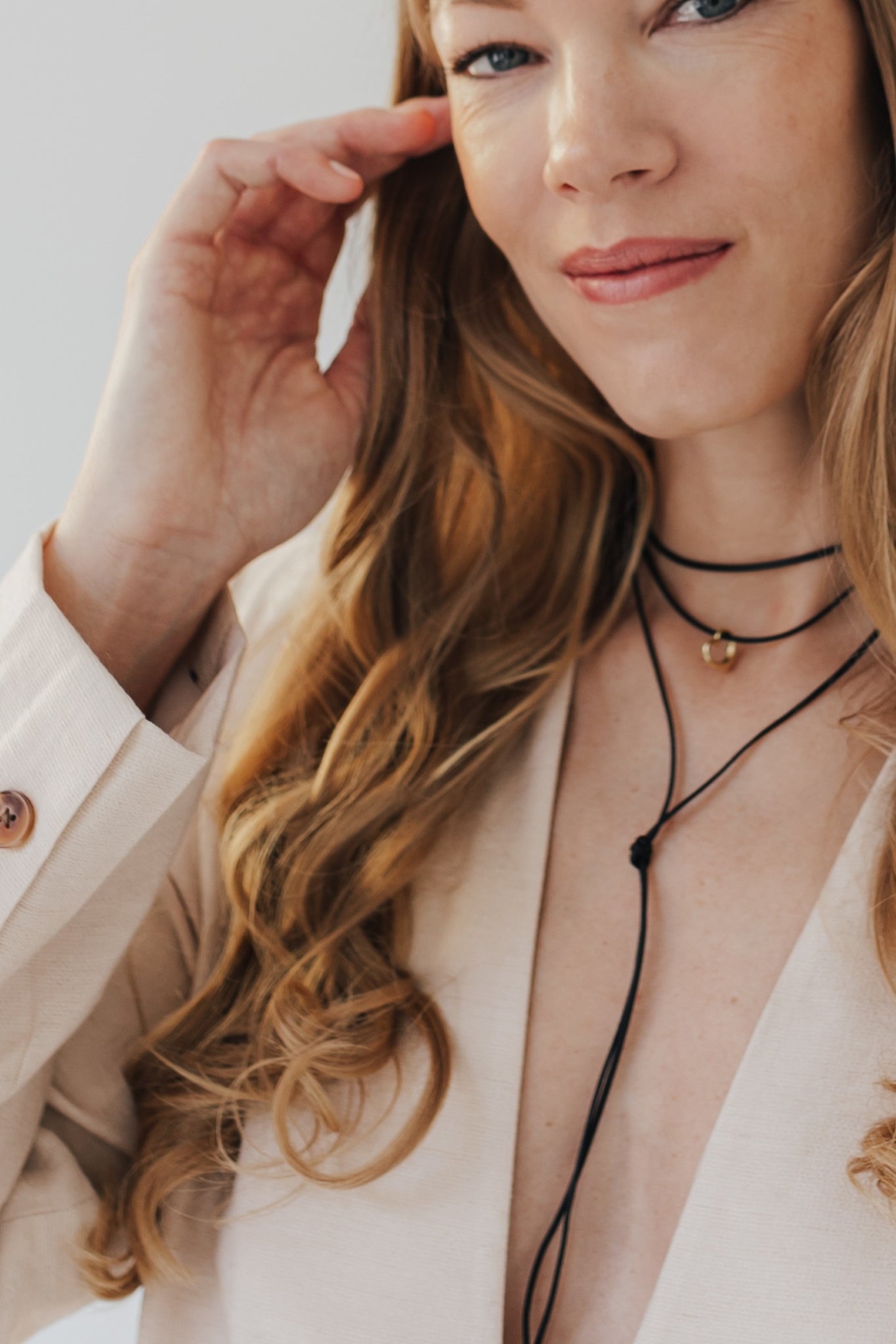 STITCHED LEATHER I Verstellbares Halsband mit Bubble Herz als Anhänger