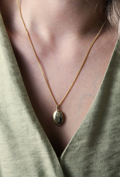 PHOTOGRAPH I KETTE 8K GOLD Lang, filigran mit einem Medaillon in 25 mm