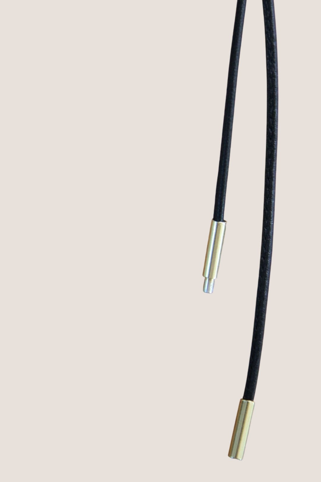 STITCHED LEATHER I Verstellbares Halsband aus genähtem Leder 110 cm