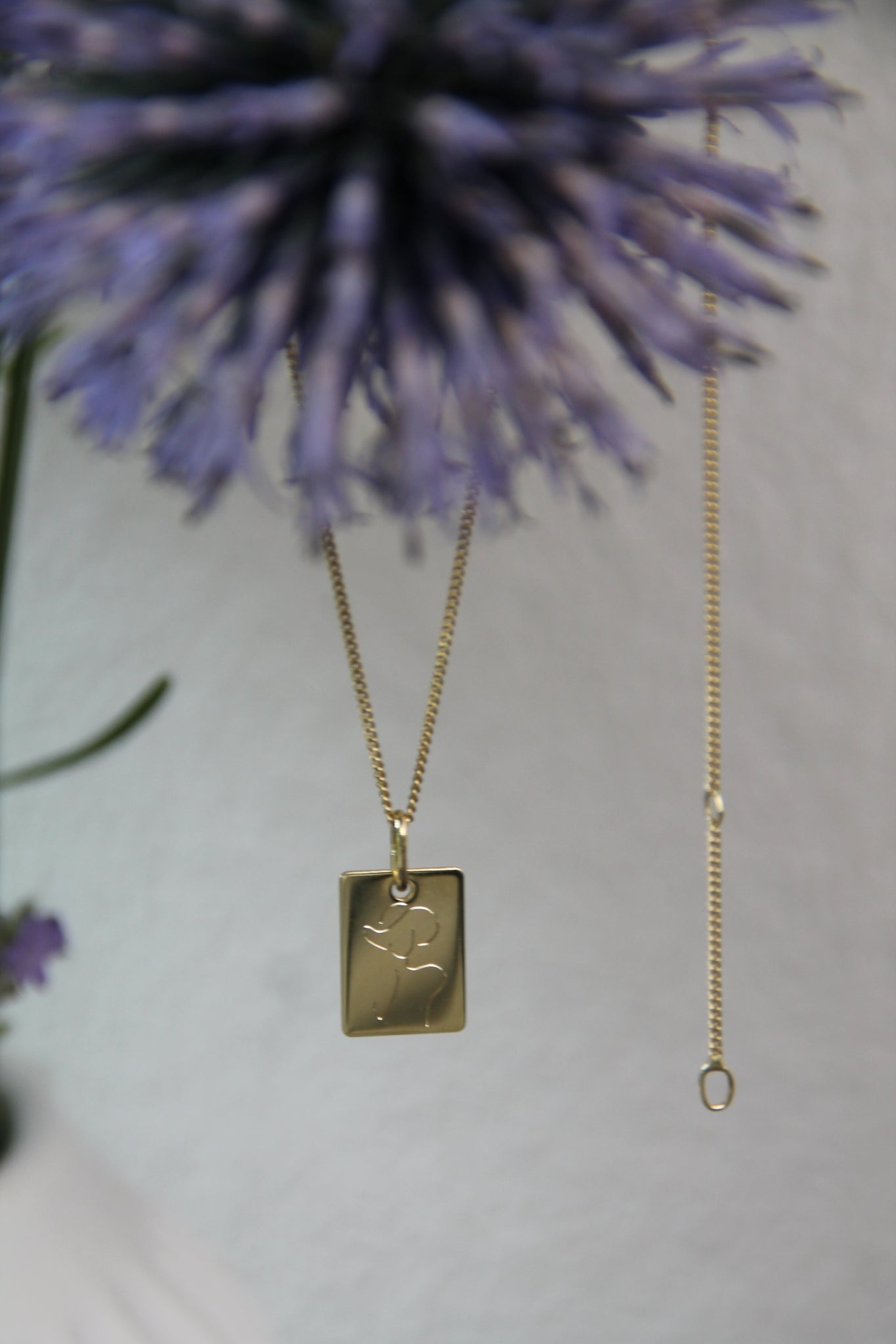 HONOUR I KETTE 8K GOLD Mittellang mit rechteckigem Anhänger