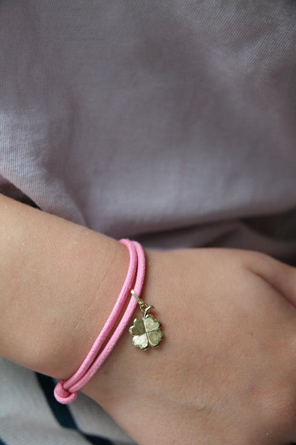 CHARMS COLLECTION FÜR KINDER I STOFFARMBAND mit Kleeblatt I 8K GOLD