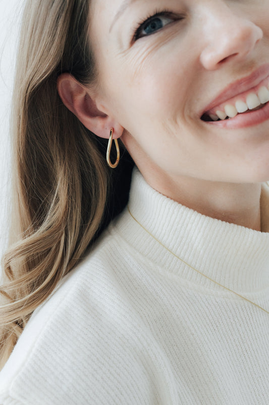 THIN TWISTED HOOP I CREOLE gedreht