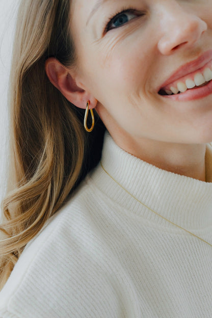 THIN TWISTED HOOP I CREOLE gedreht