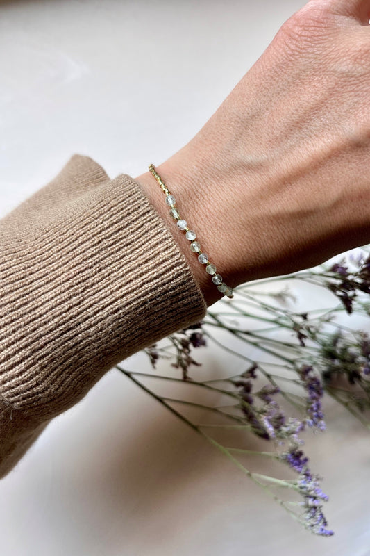 PURE LIGHT I Weiß-grünliches Edelstein Armband