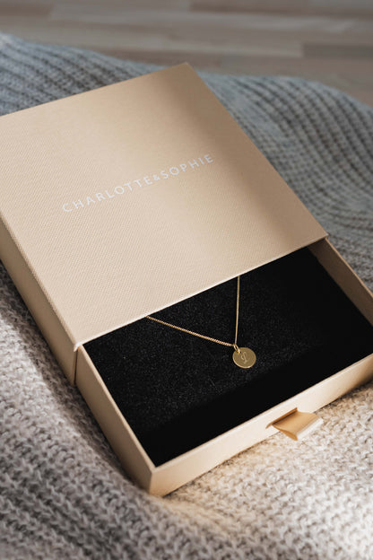 KIND I KETTE 8K GOLD Kurz, filigran mit kleinem Plättchen in 10 mm