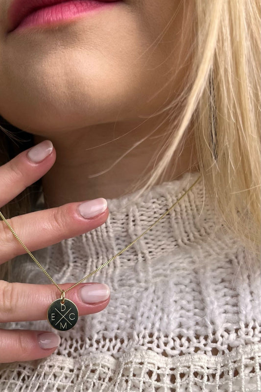 GLOW I KETTE 8K GOLD Mittellang, filigran mit mittelgroßem Plättchen in 14 mm