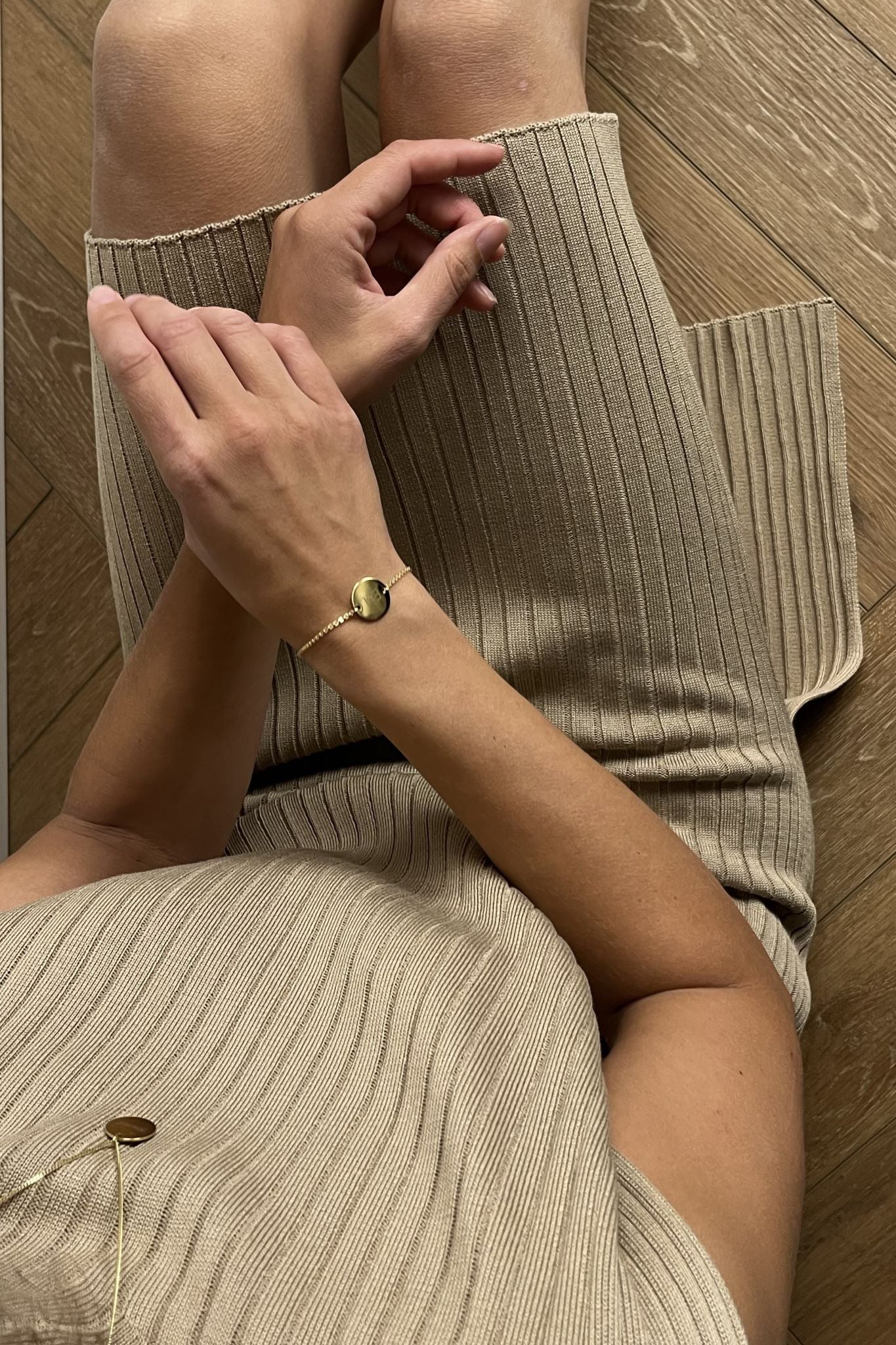 GRACE I KETTE 8K GOLD Lang, filigran mit großem Plättchen in 16 mm