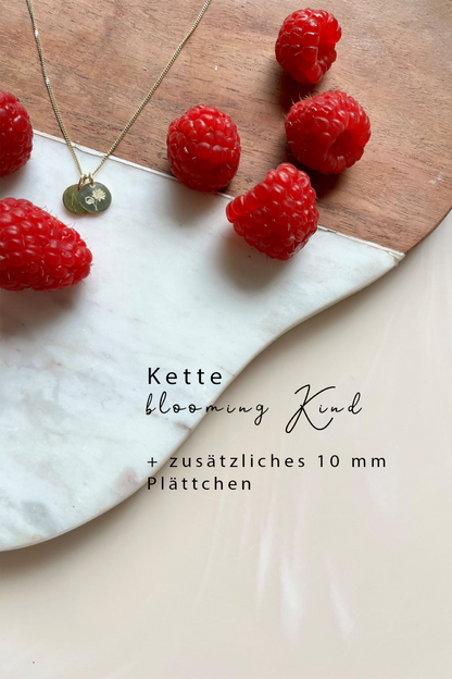 blooming KIND I KETTE 8K GOLD MIT GEBURTSBLUME Kurz, filigran mit kleinem Plättchen in 10 mm