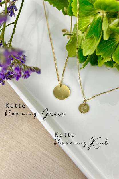 blooming KIND I KETTE 8K GOLD MIT GEBURTSBLUME Kurz, filigran mit kleinem Plättchen in 10 mm